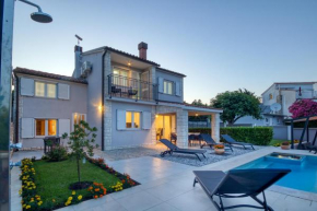 Delightfully house with a private pool and a sea view